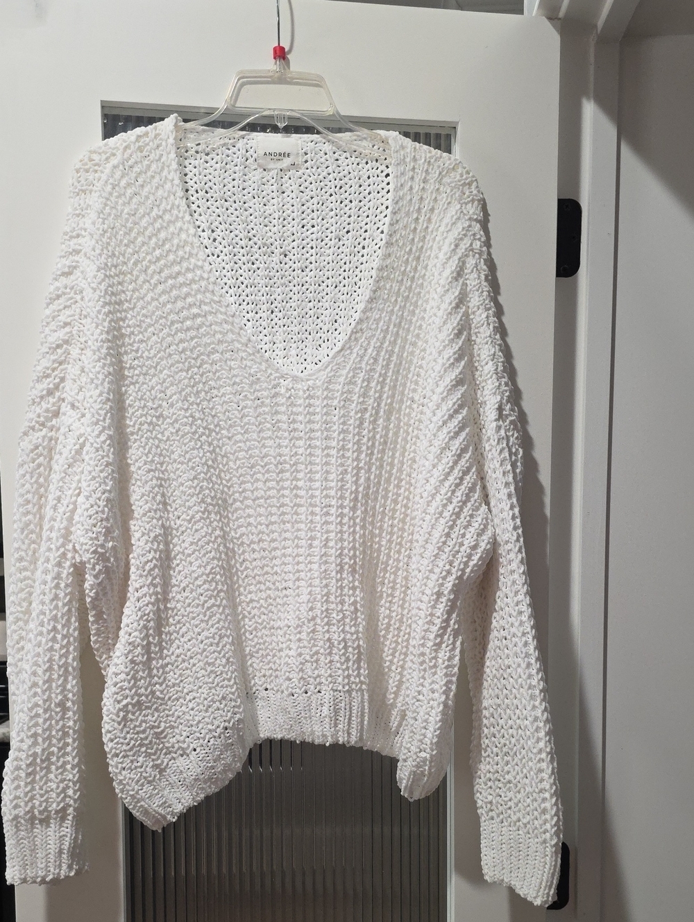 ANDREE BY UNIT Creamy White V-Neck Knit Sweater